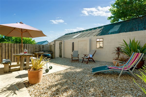 Mill House courtyard garden